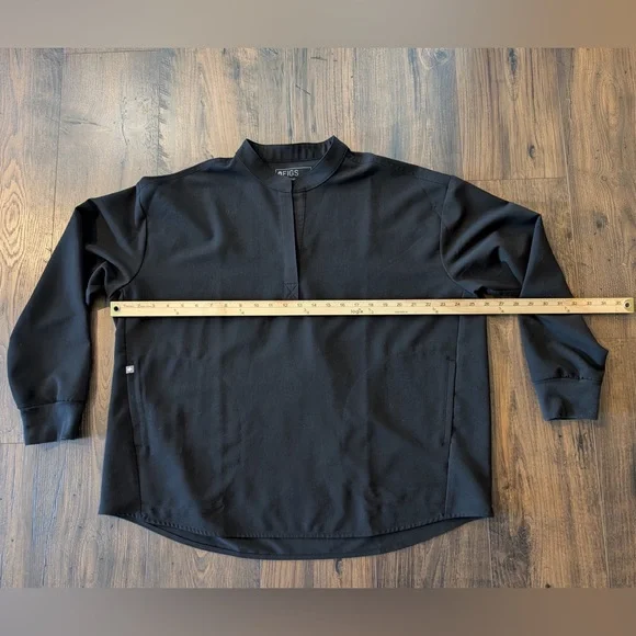 Figs Women’s Rafaela Oversized Longsleeve Scrub Top Black Size XL - Picture 9 of 10